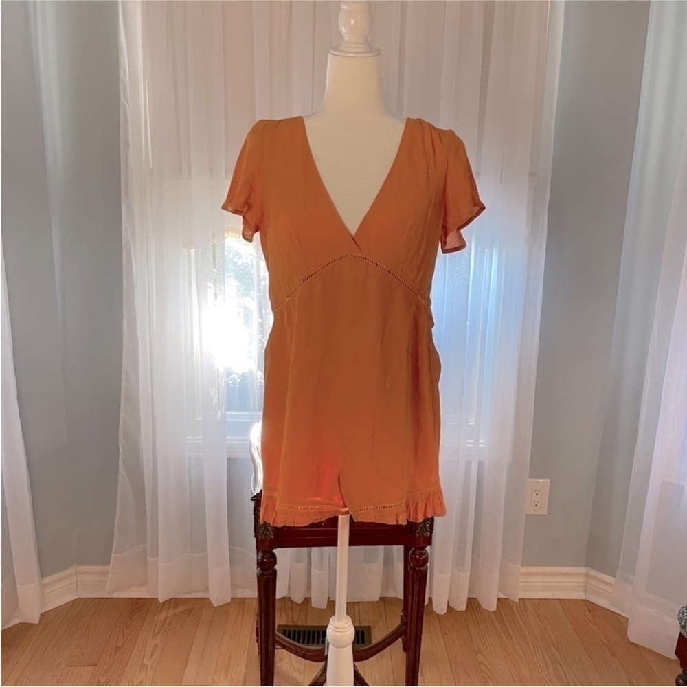 Lumiere Orange Ruffle Hem Short Sleeve Romper Size small - Picture 2 of 8